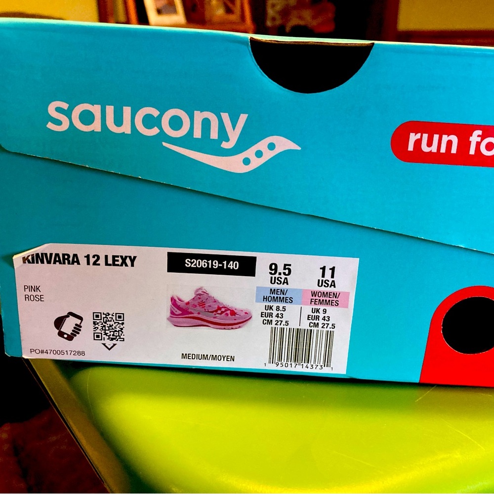 New with tags Saucony Kinvara running shoes